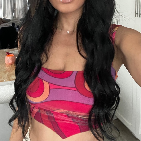 Small crop top in red pattern - Picture 3 of 3